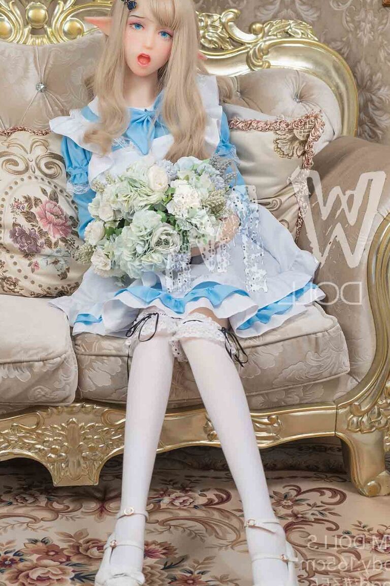 21P Hathorne, poupée sexuelle elfe mignonne, posant dans une jolie robe, des bas et des talons