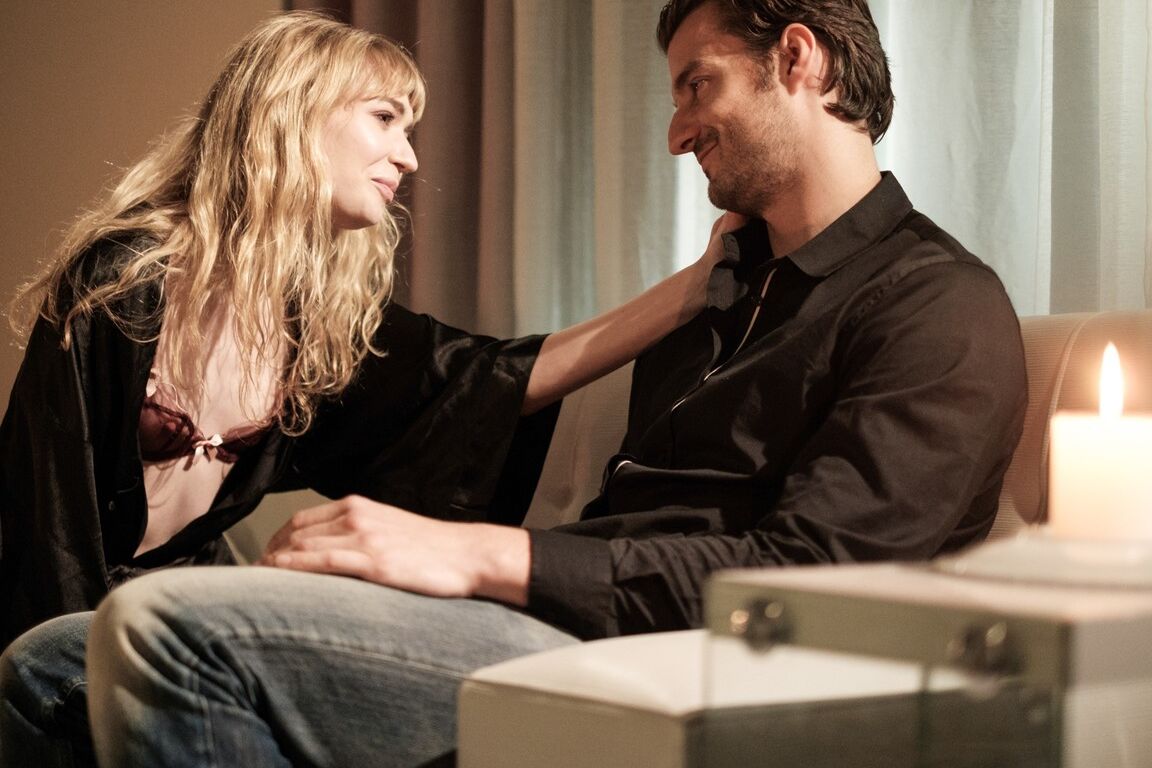 15P Slim blonde Mackenzie Moss and her guy warm up with foreplay before fucking