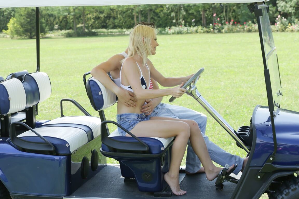 18P Loira gostosa Zazie Skymm levando um pau poderoso em seu buraco anal