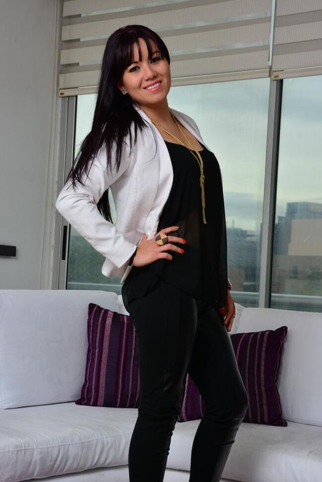 21P Colombian chick with round butt Juanita Chia stripping in the living room
