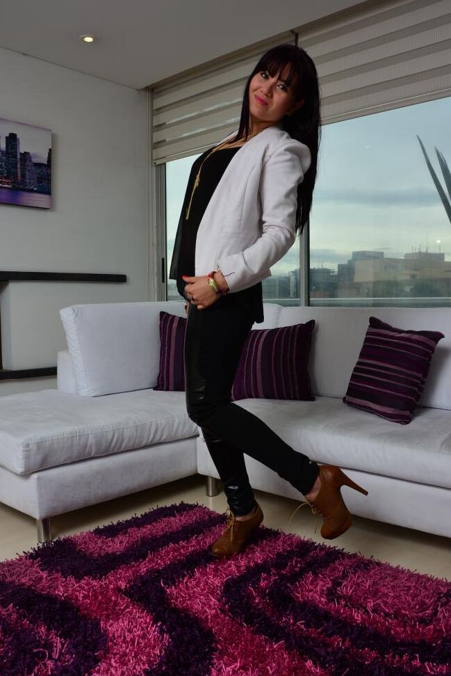 21P Colombian chick with round butt Juanita Chia stripping in the living room