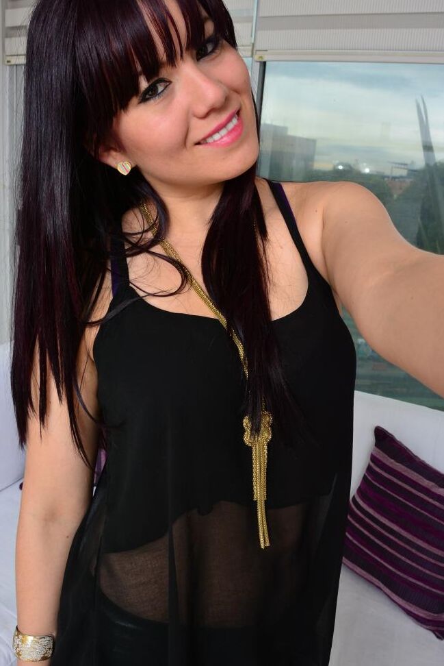 21P Colombian chick with round butt Juanita Chia stripping in the living room