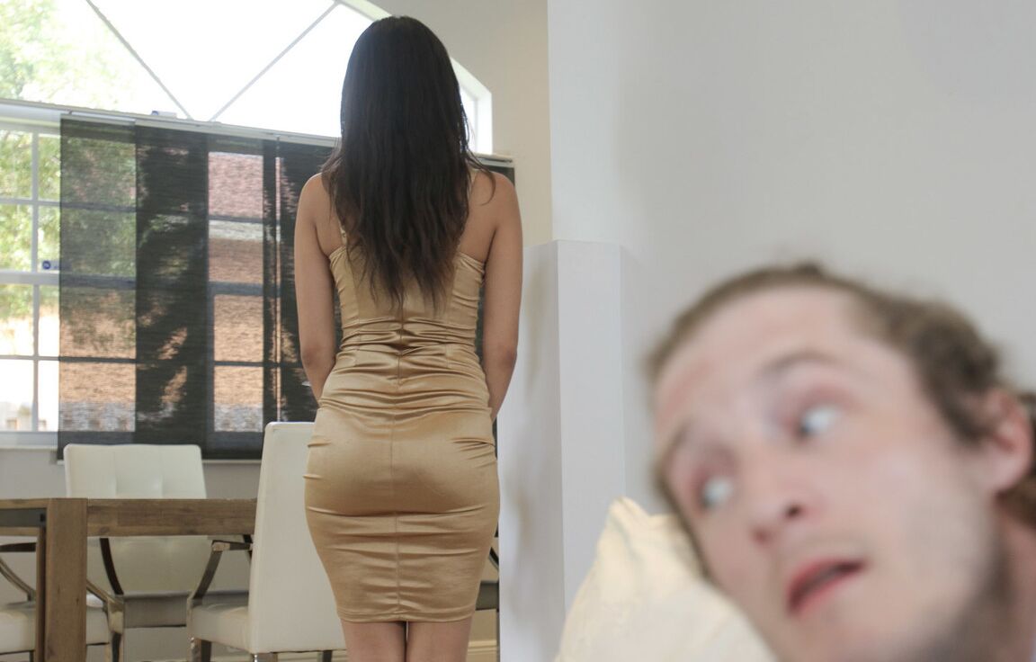 19P Slutty stripper Sophia Leone does lap dance for her stepbro & rides his boner