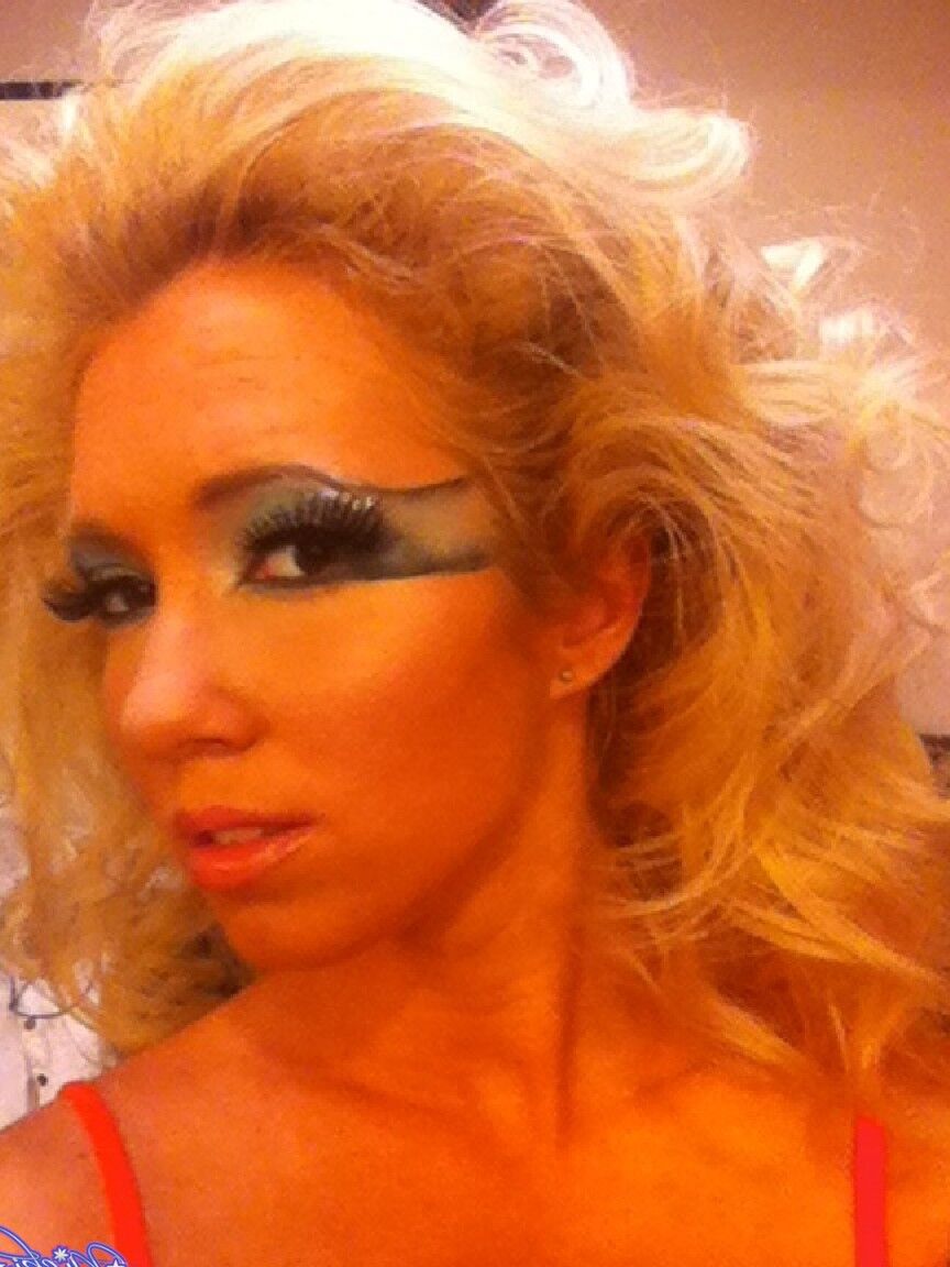21P Pornostar Platinum Nicki Blue