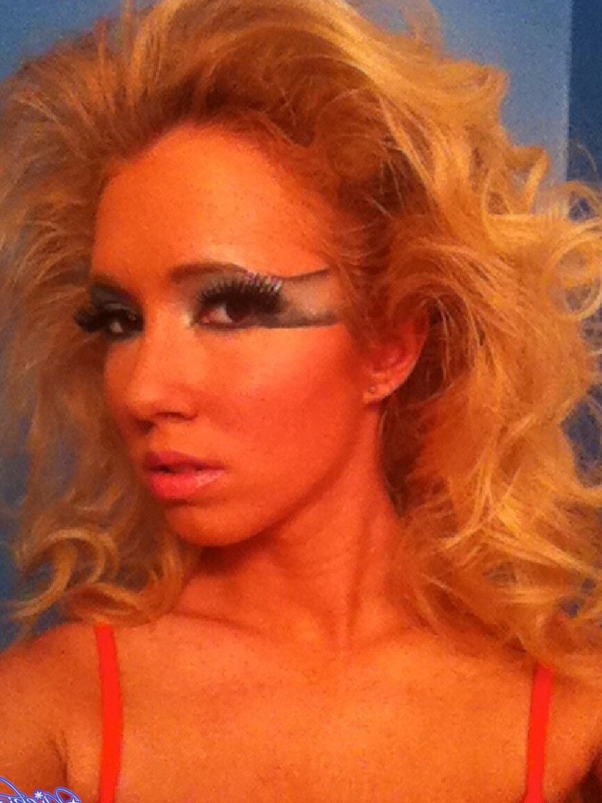 21P Pornostar Platinum Nicki Blue