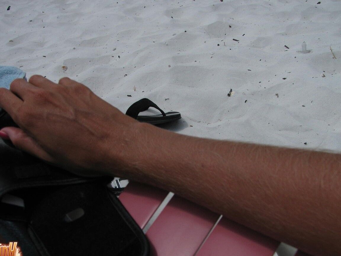 21P Skinny MILF Lori Anderson showing her hairy arms while relaxing on the beach