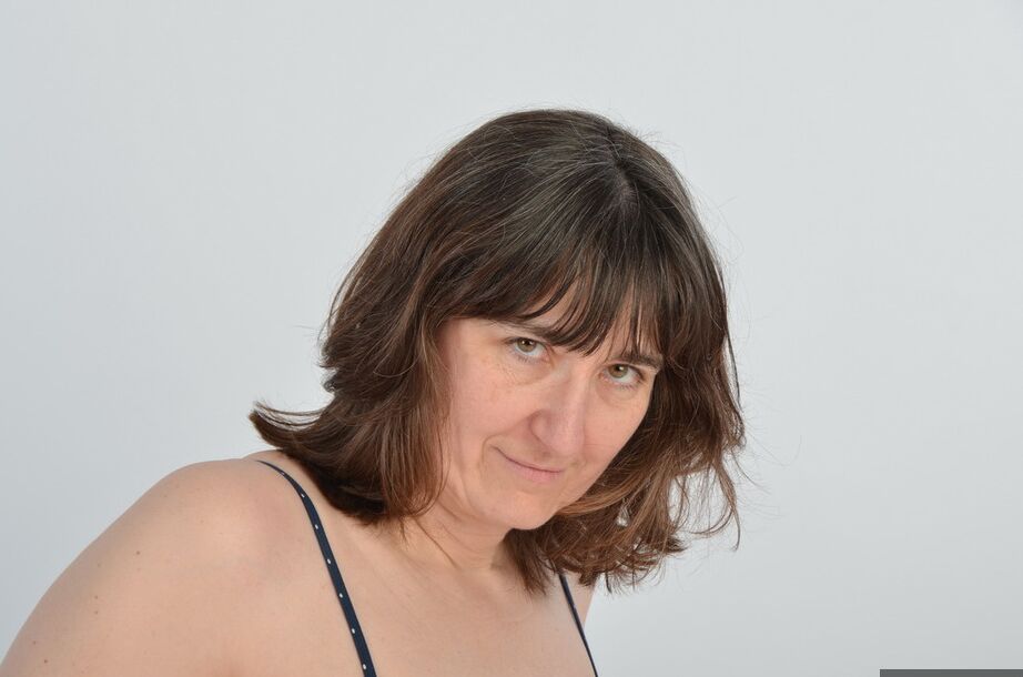 20P Mulher amadora Hot MILF descobre os seios depois de segurar balões
