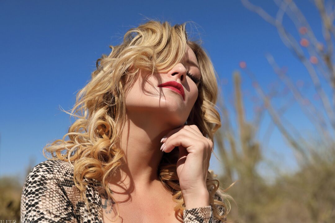 12P MPL Studios Al aire libre Rubia Glamour Europea