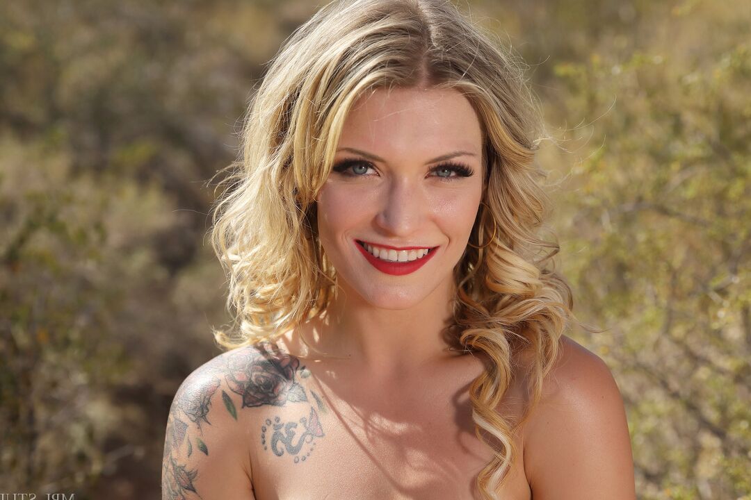 12P MPL Studios Al aire libre Rubia Glamour Europea