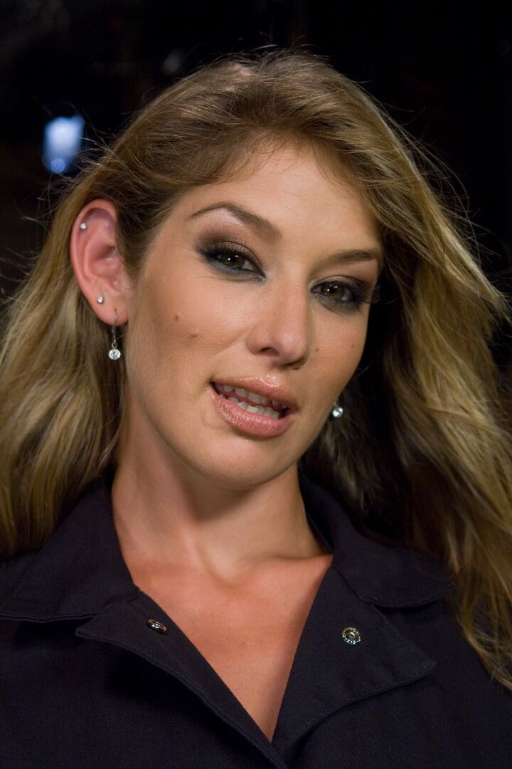 21P インクを塗った黒髪の罪人フェロニーが女王様に辱められる チェリーズ・ジュバリー