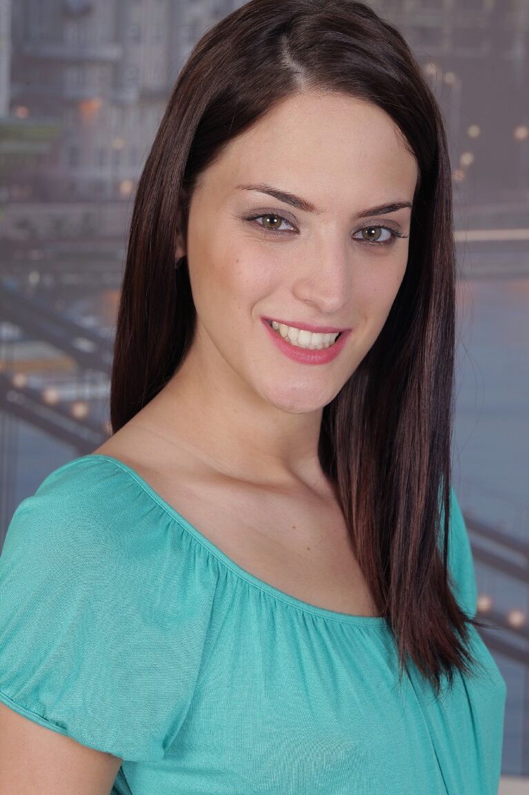 21P Hungarian Honeys Lyen Parker