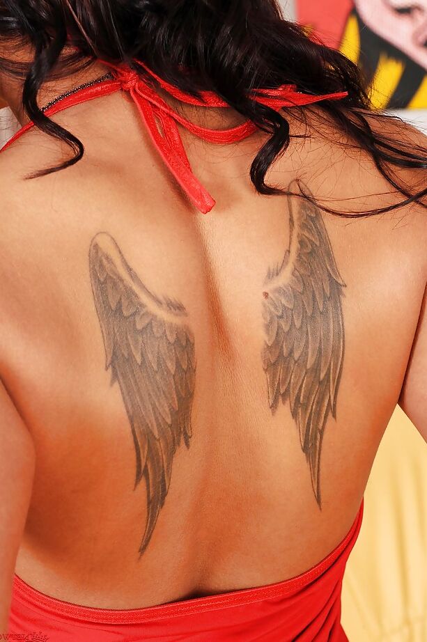 16P Foxy babe Angel Rivas jugando con su raja y probando sus jugos de amor