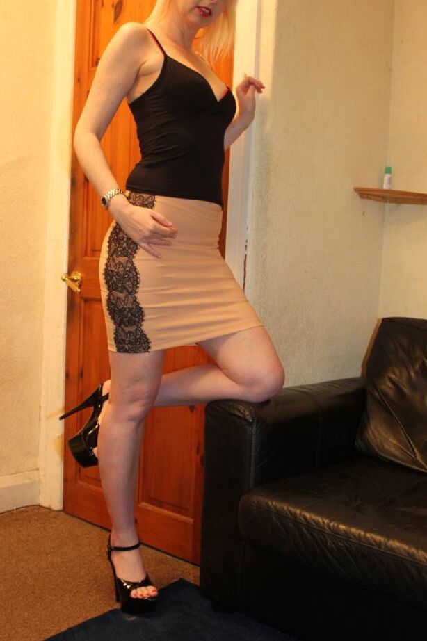 20P British MILF Tracey Lain leva uma gozada na bunda depois do sexo anal