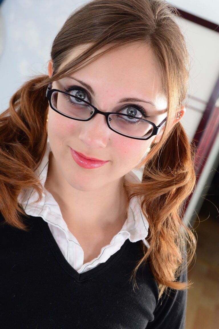 20P La transexual rubia Francchezka le da su larga polla a la adolescente caliente Nickey Huntsman