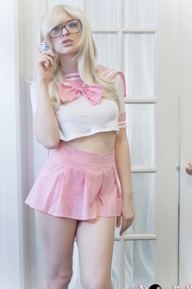 12P La traviesa librería Bailey Jay desnudándose