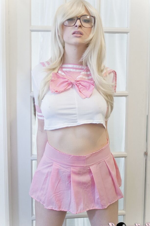 12P La traviesa librería Bailey Jay desnudándose