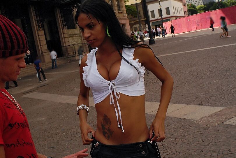 16P Hermosa transexual latina Luciana De Prince disfrutando de una acción de sexo anal a pelo