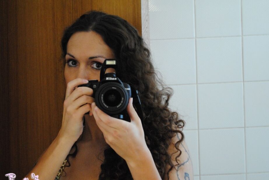 12P Fotos hechas por ella misma de Nikki exponiendo su polla