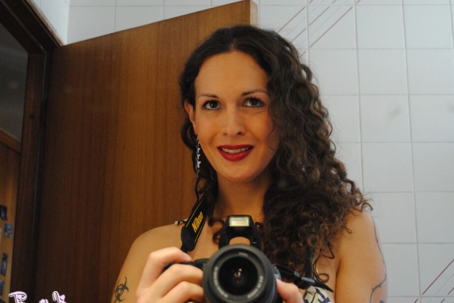 12P Fotos hechas por ella misma de Nikki exponiendo su polla