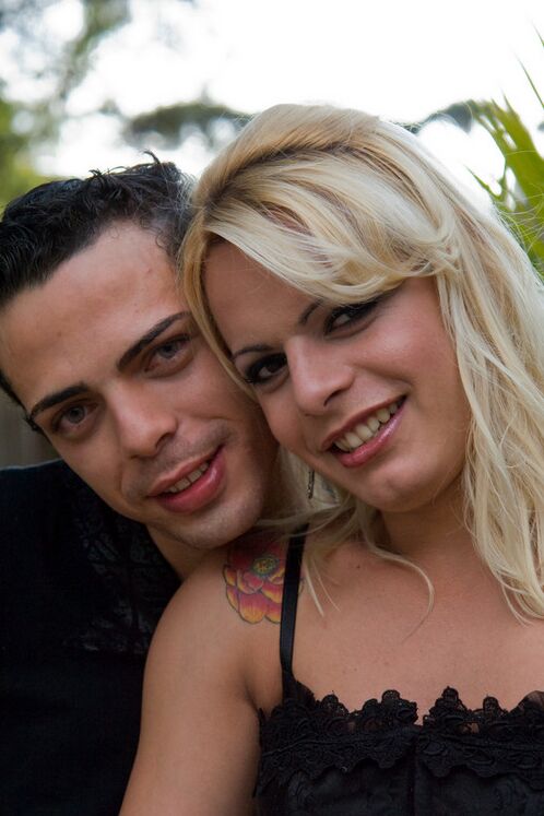 15P Loira de pau grande travesti Thays Schiavianato fodendo hardcore e gozando