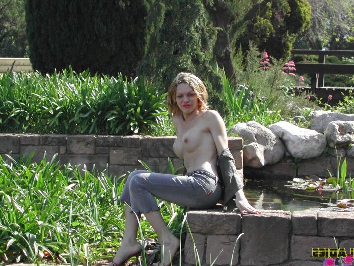 16P Tranny feia travesti nua no parque
