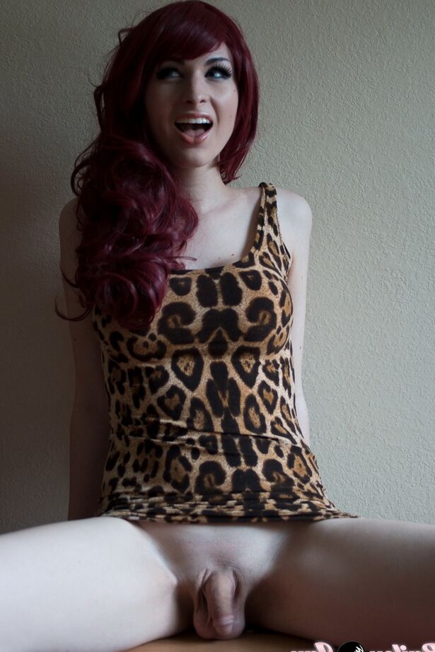 12P La sexy pelirroja Bailey exponiéndose