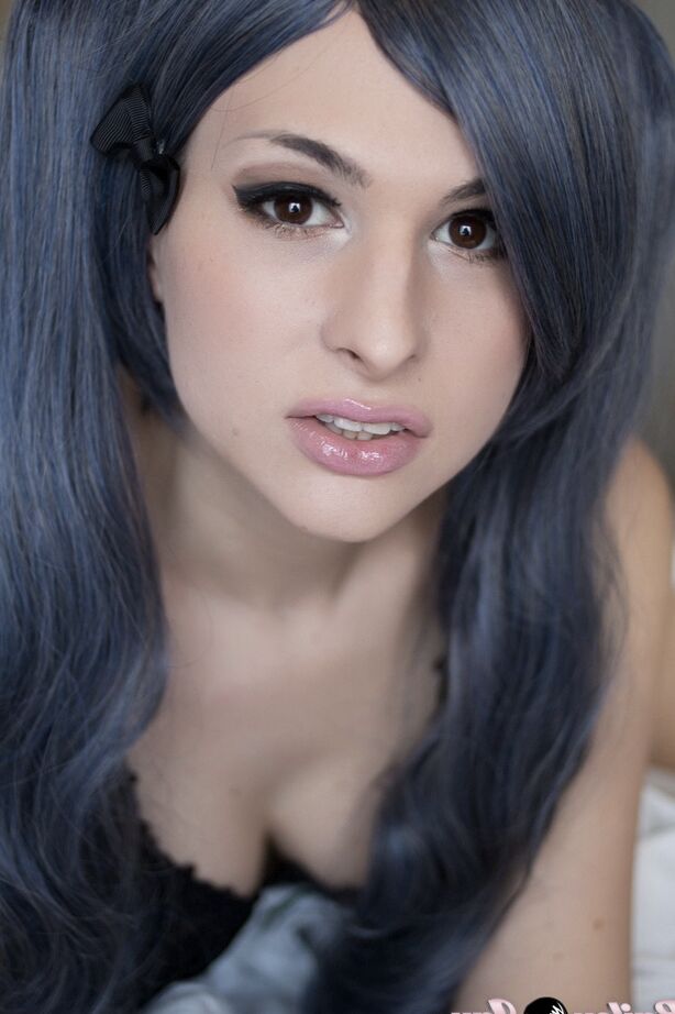 12P La encantadora TS Bailey Jay seduciendo en la cama