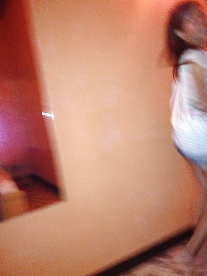 16P Hung, la transexuelle asiatique Toffi prend un énorme creampie sur le trou du cul