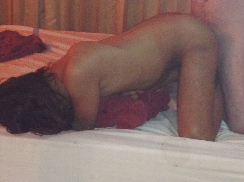 16P Hung, la transexuelle asiatique Toffi prend un énorme creampie sur le trou du cul