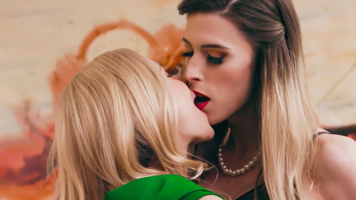 21P Transfixed Casey Kisses, Sarah Vandella