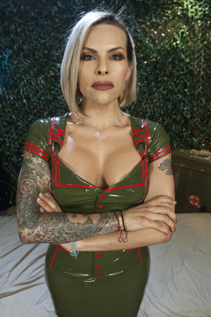 21P TS Pussy Hunters Miss Jane Judge, TS Foxxy