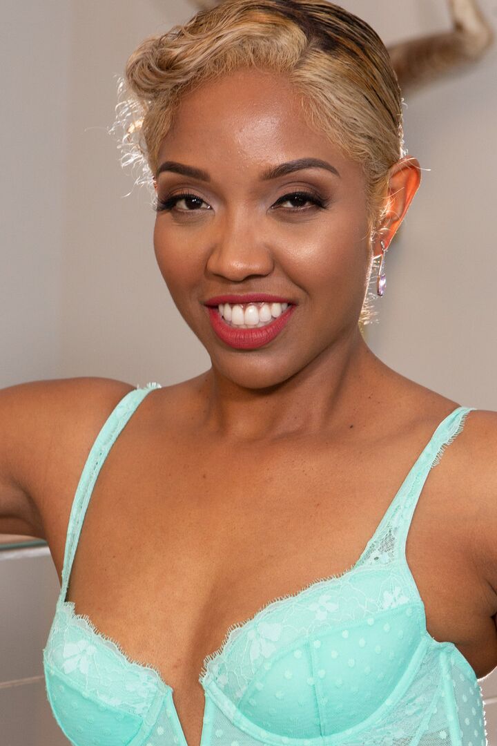 20P Horny shemale TS Foxxy bangs stunning ebony with a bubble ass Lotus Lain