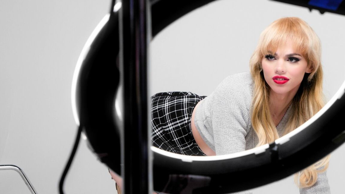 15P Kate Zoha nervously enters a studio, there for her first photoshoot Since