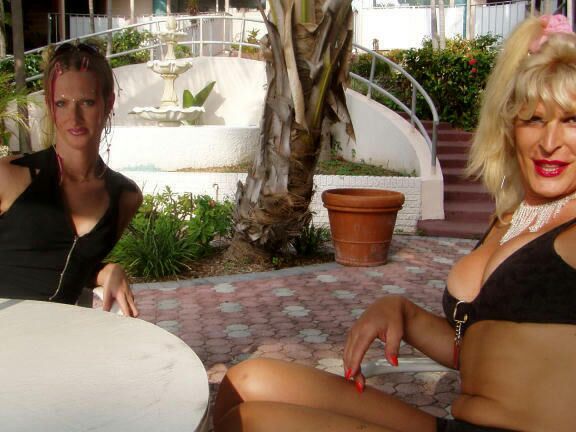 16P Transexual latina pervertida Melinda destrozando el culo de su amiga con su polla