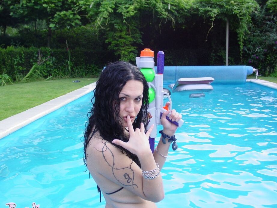 12P Amazing tgirl Nikki posing in the pool
