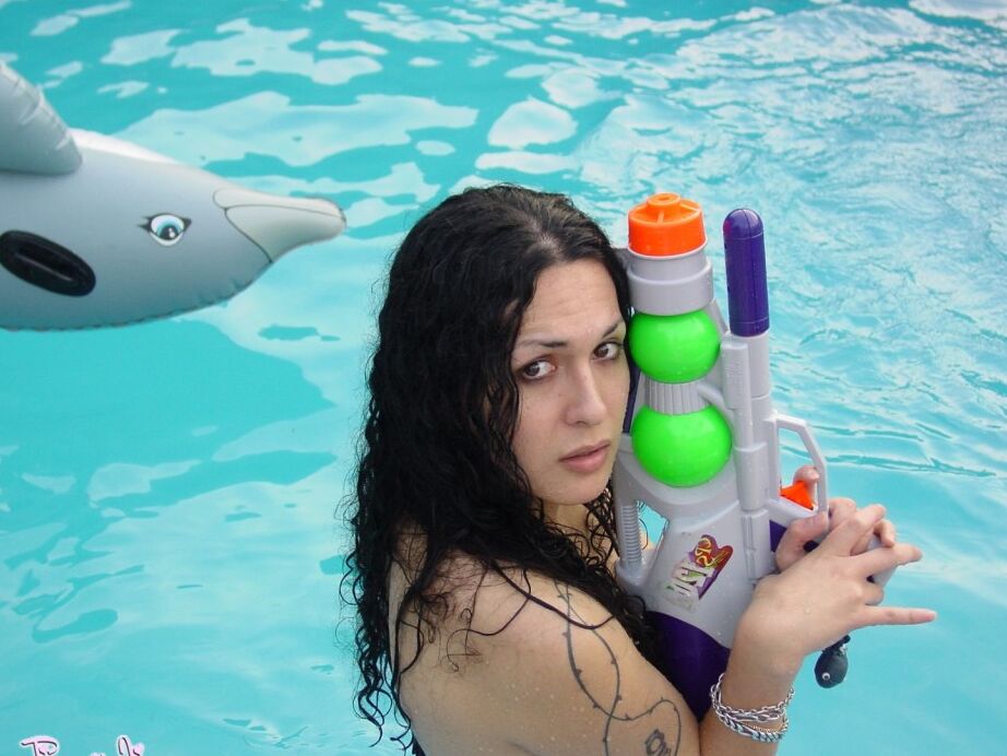 12P Amazing tgirl Nikki posing in the pool