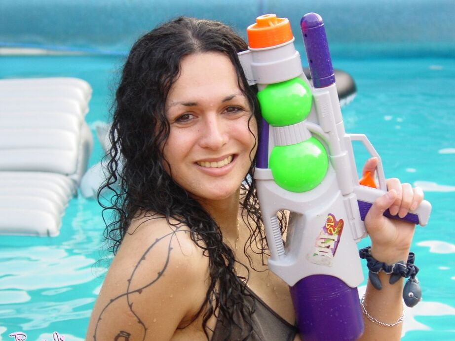 12P Amazing tgirl Nikki posing in the pool
