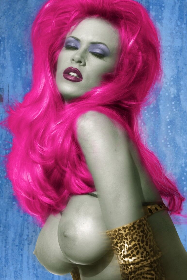 12P Impressionante MILF com cabelos coloridos Jenna Jameson posa em lingerie gostosa