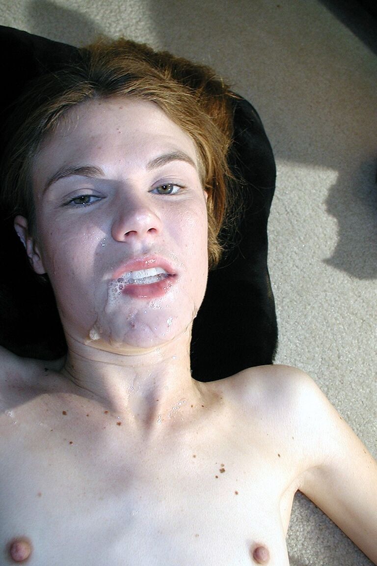 21P Skinny Melissa Ashley deixa seu enteado gozar na boca enquanto se masturba
