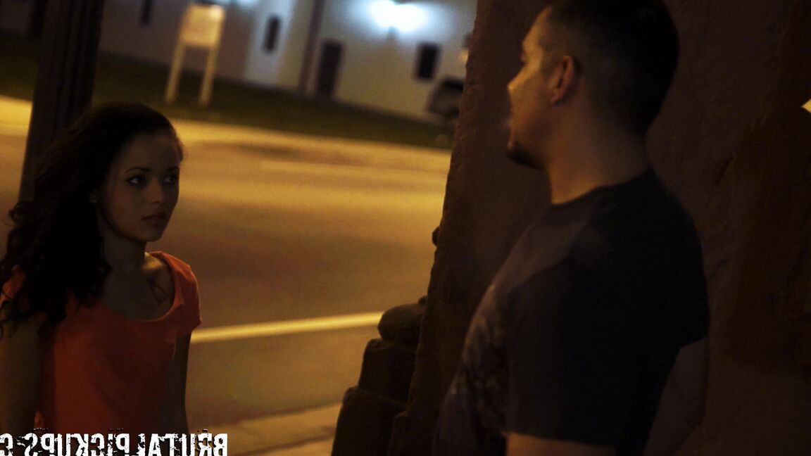 15P Das kleine Latina-Mädchen Holly Hendrix wird von der Straße geholt, um eine Sexsklavin zu sein