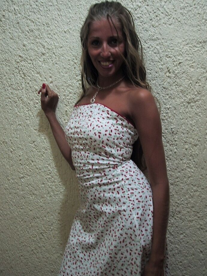 21P La pequeña MILF Lori Anderson se desnuda
