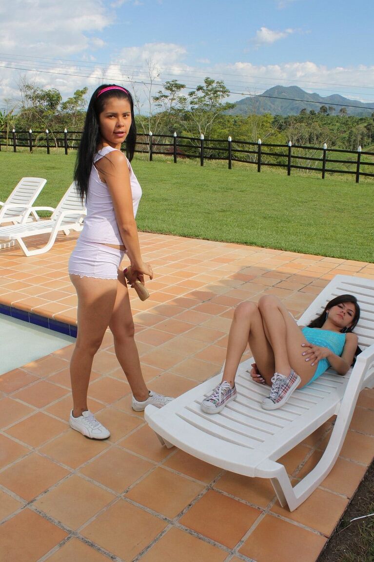 21P Fucking Skinny Portal Lizzy D , Sarina