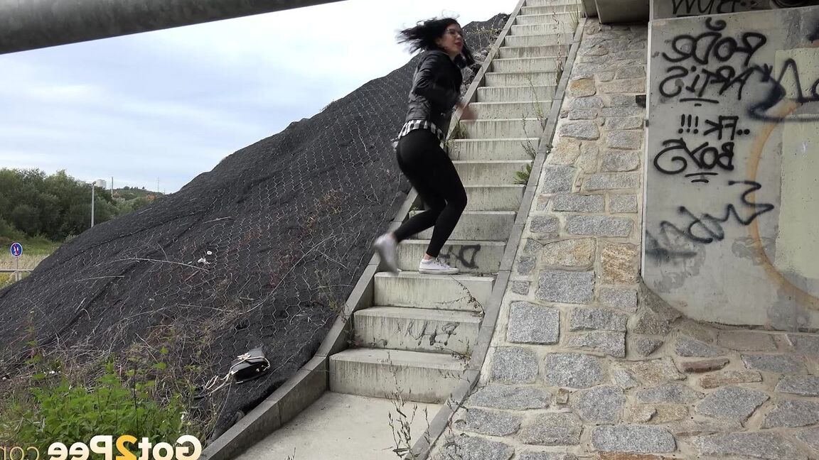 15P Dark haired girl Dee pulls down her leggings for a pee on concrete stairs