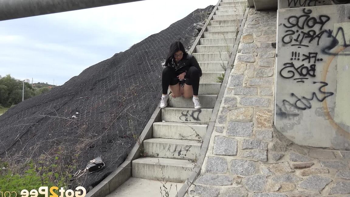 15P Dark haired girl Dee pulls down her leggings for a pee on concrete stairs
