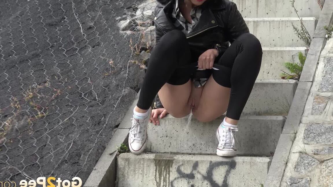 15P Dark haired girl Dee pulls down her leggings for a pee on concrete stairs