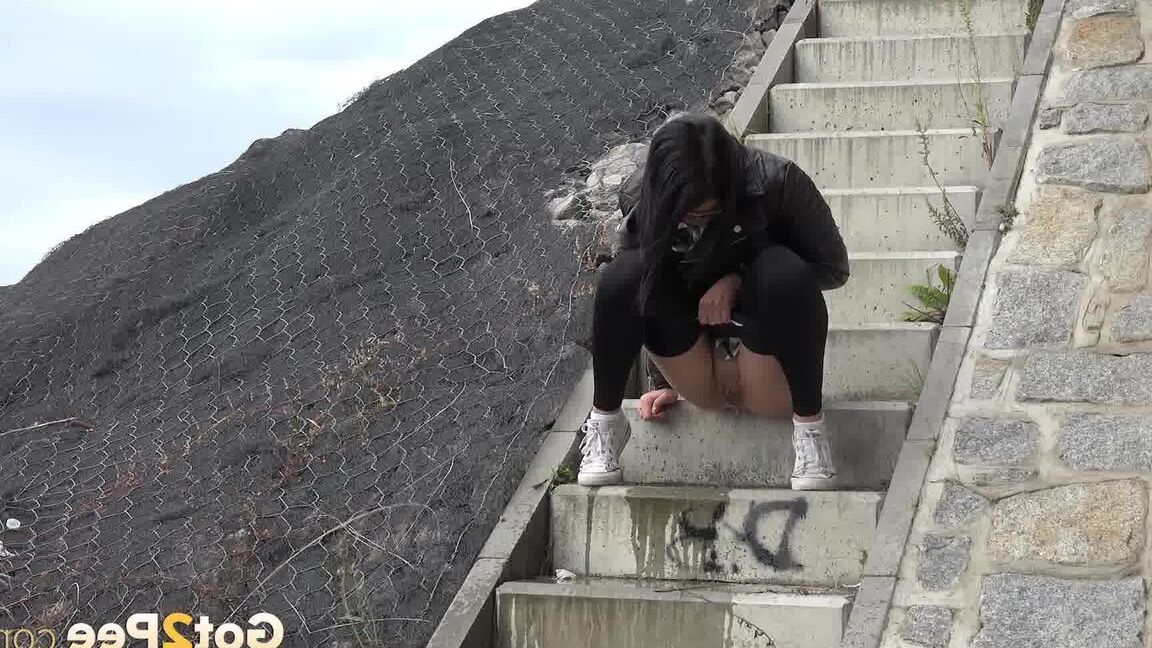 15P Dark haired girl Dee pulls down her leggings for a pee on concrete stairs
