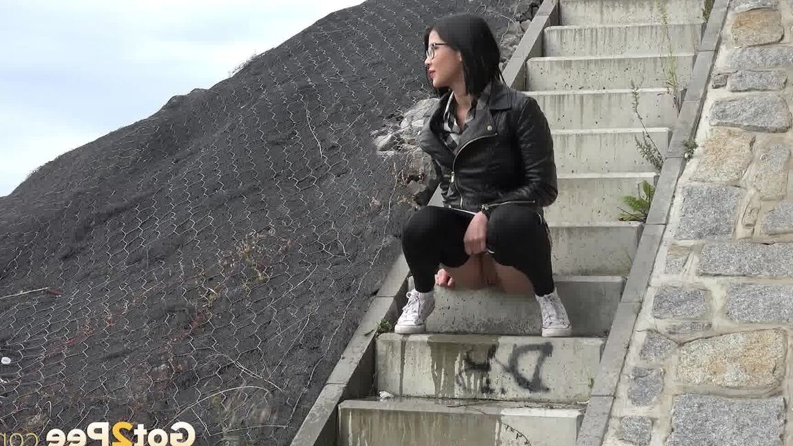 15P Dark haired girl Dee pulls down her leggings for a pee on concrete stairs