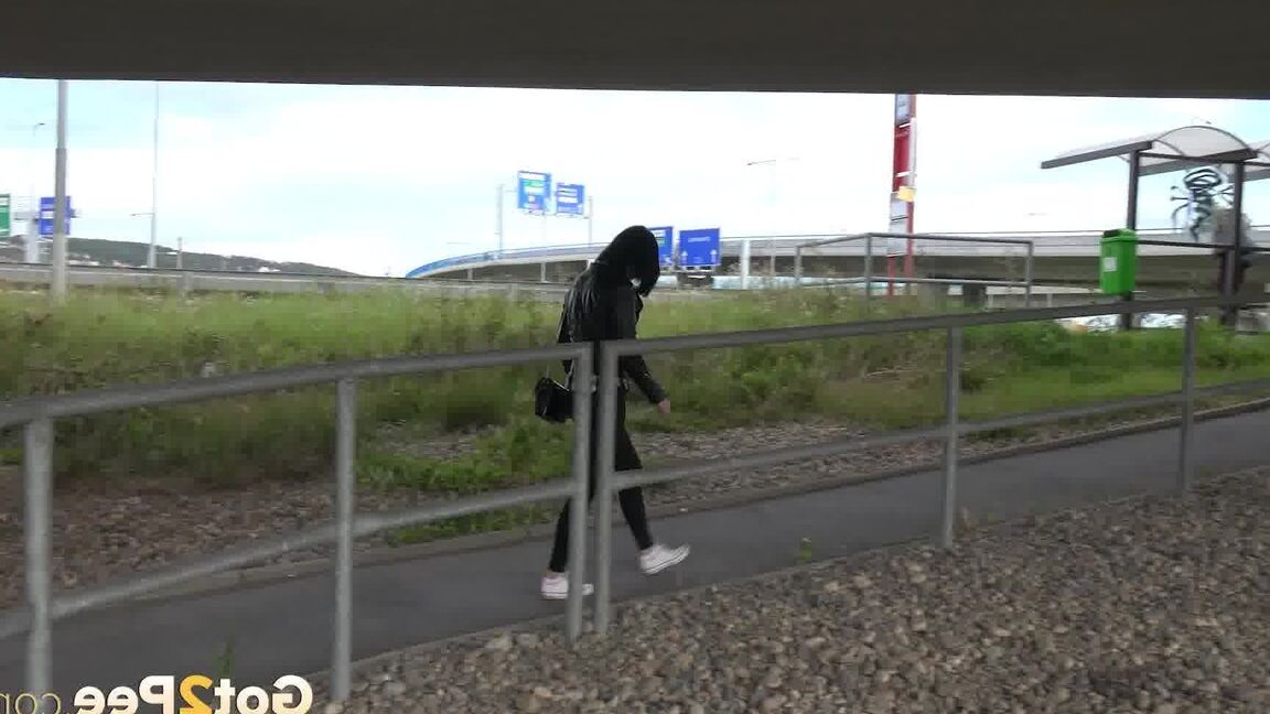 15P Dark haired girl Dee pulls down her leggings for a pee on concrete stairs