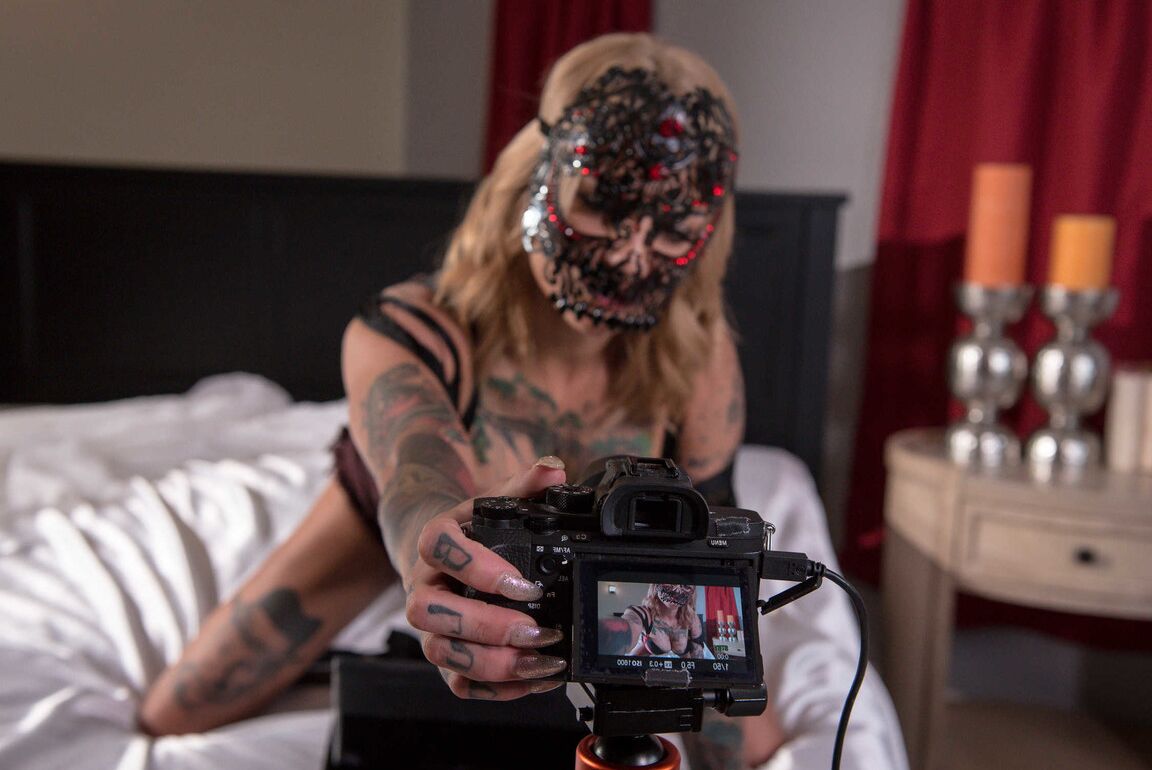 Estrelas pornôs 21P gostam de Big Bonnie Rotten, Toni Ribas, Xander Corvus