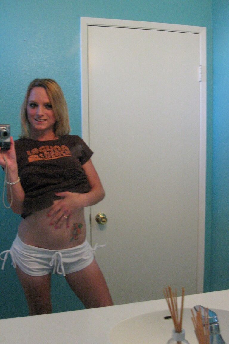 15P La puta amateur Melanie Masters mostrando sus hermosas tetas naturales